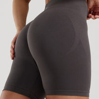 Define 2.0 Seamless Scrunch 6" Shorts | Graphite